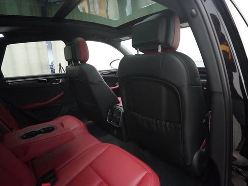 Certified 2024 Porsche Macan S image 30