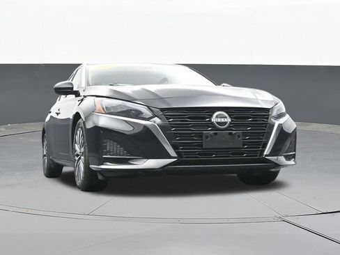 Used 2025 Nissan Altima 2.5 SV FWD image 53