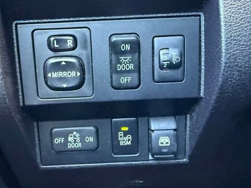 Used 2015 Toyota Tundra Limited w/ Limited Premium Package AWD/4WD image 30