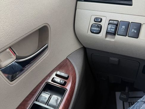 Used 2014 Toyota Sienna XLE FWD image 35