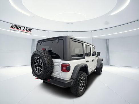 Used 2024 Jeep Wrangler Rubicon image 3