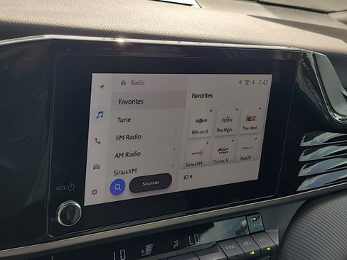Used 2025 Toyota Camry SE w/ Convenience Package FWD image 22