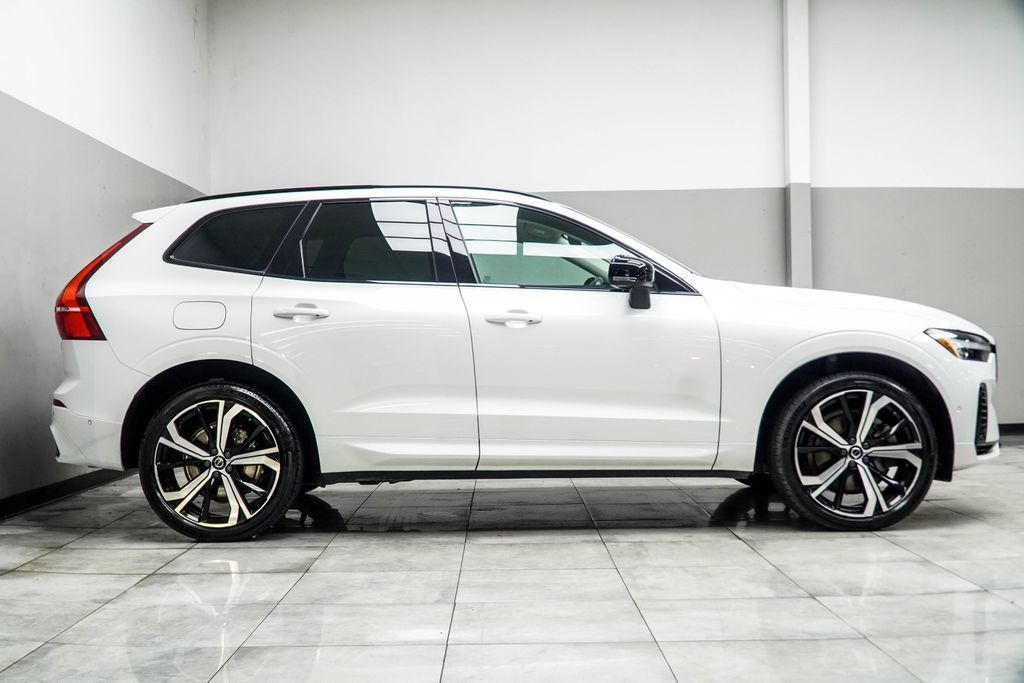 Used 2023 Volvo XC60 T8 Ultimate w/ Climate Package AWD/4WD image 8