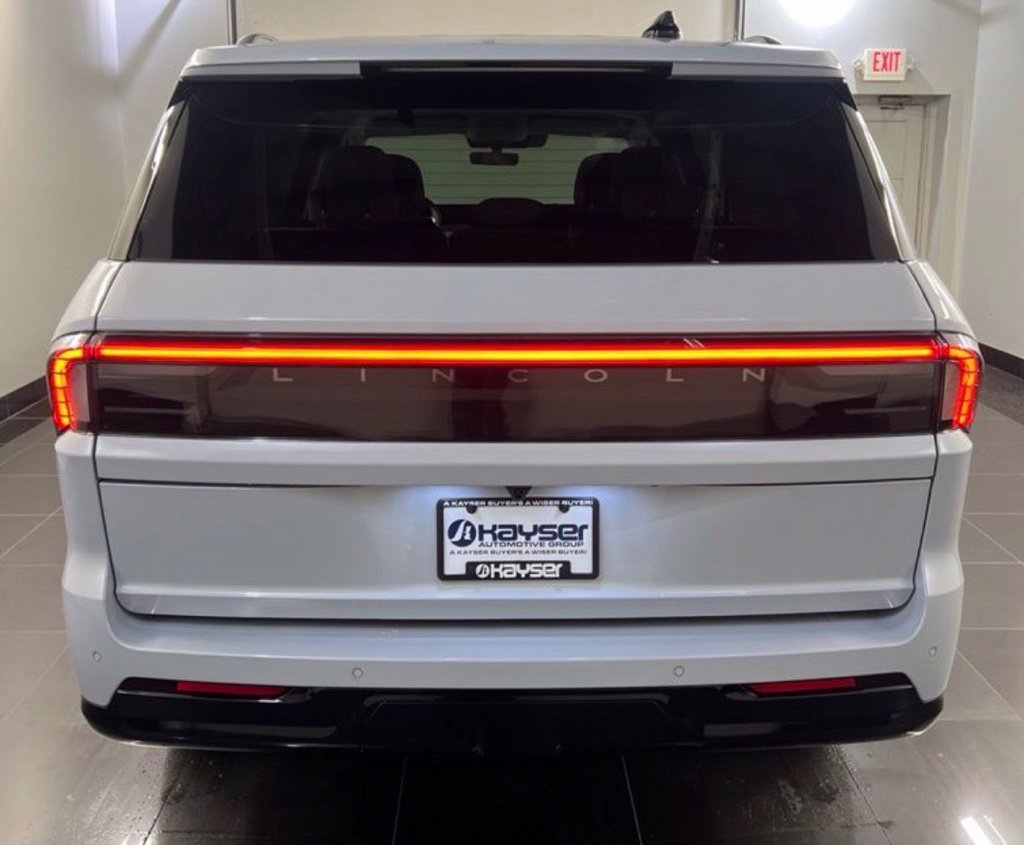 New 2026 Lincoln Navigator Premiere AWD/4WD image 5