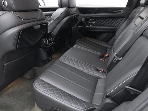 Used 2017 Bentley Bentayga AWD/4WD image 38