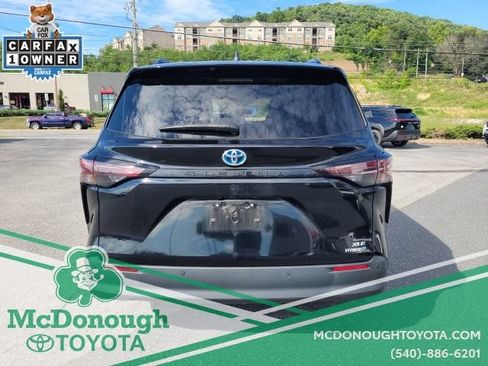Used 2024 Toyota Sienna XLE FWD image 11