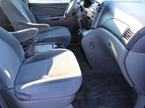 Used 2009 Toyota Sienna LE image 8