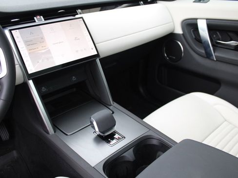 Certified 2025 Land Rover Discovery Sport S image 20