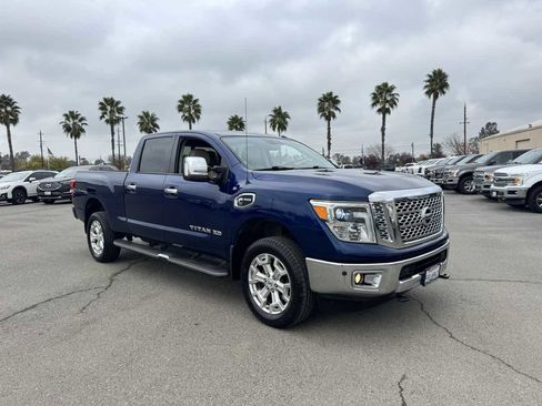 Used 2016 Nissan Titan SL image 2