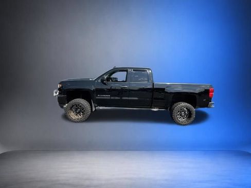 Used 2018 Chevrolet Silverado 1500 Custom w/ Custom Convenience Package AWD/4WD image 1