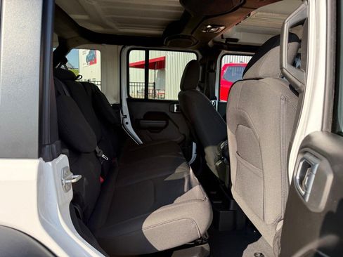 Used 2023 Jeep Wrangler Unlimited AWD/4WD image 12