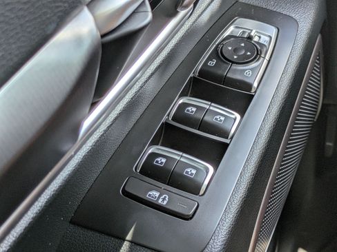 Used 2025 Kia Telluride LX FWD image 18
