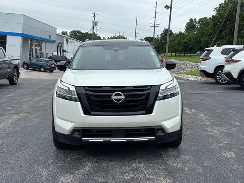 Used 2024 Nissan Pathfinder SL w/ SL Premium Package AWD/4WD image 8
