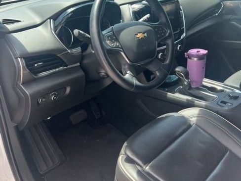 Used 2023 Chevrolet Traverse Premier FWD image 5