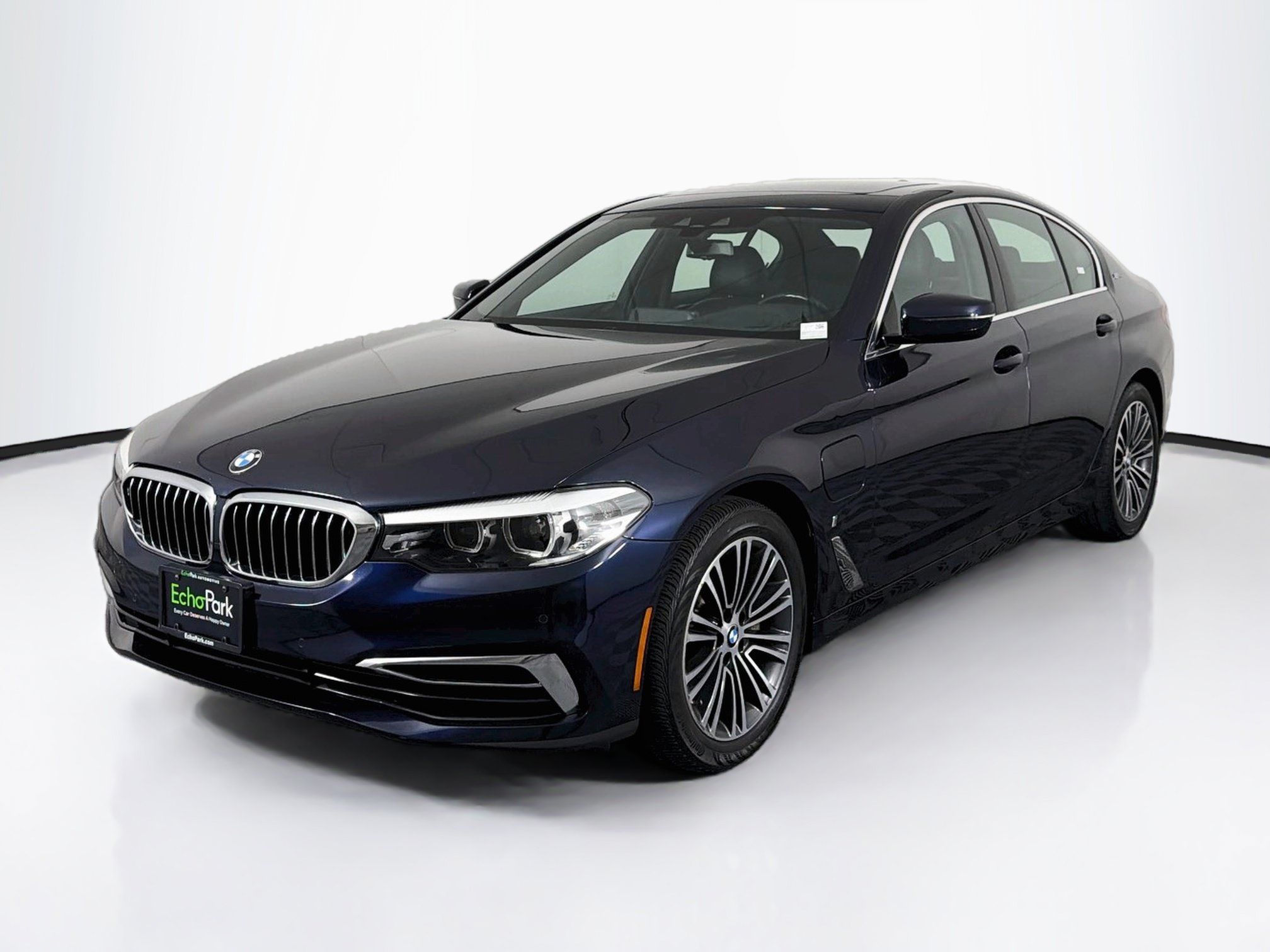 Used 2019 BMW 530e xDrive w/ Luxury Package AWD/4WD image 3