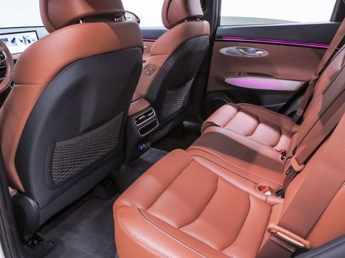 Certified 2026 Genesis GV70 2.5T Advanced image 11