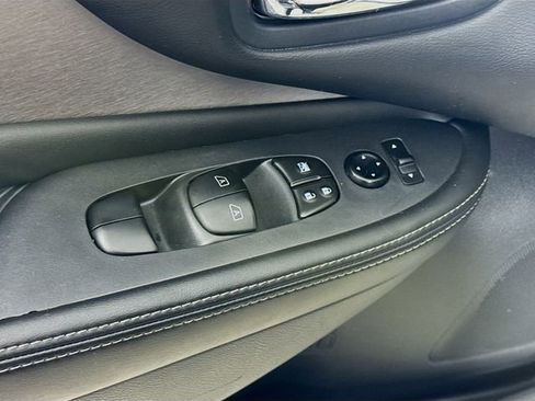 Used 2023 Nissan Murano SV image 17