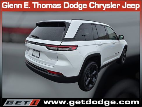 New 2025 Jeep Grand Cherokee Altitude image 4