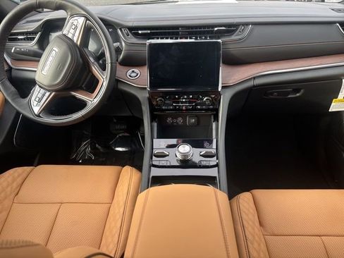 New 2025 Jeep Grand Cherokee Summit image 10