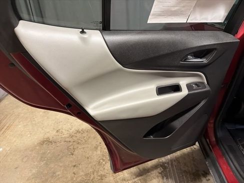 Used 2018 Chevrolet Equinox LT image 17