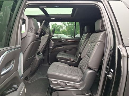 Certified 2023 Cadillac Escalade ESV Sport Platinum AWD/4WD image 23