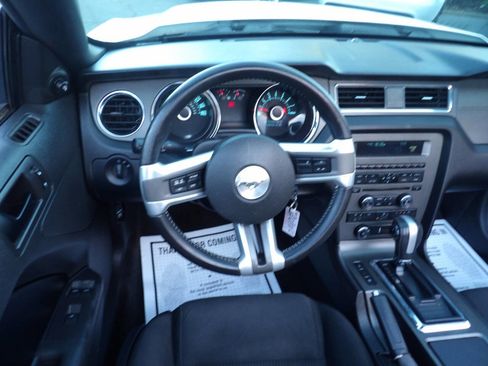 Used 2013 Ford Mustang Convertible RWD image 5
