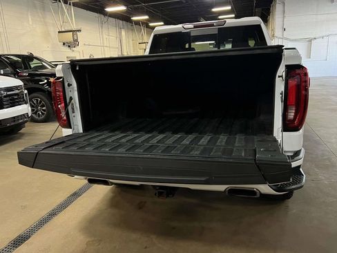 Used 2023 GMC Sierra 1500 AT4 w/ AT4 Preferred Package AWD/4WD image 10