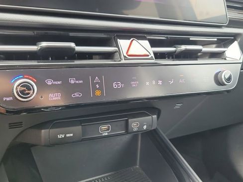 Used 2023 Kia Niro EX FWD image 18