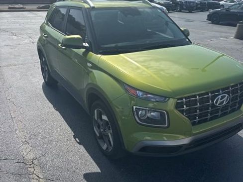 Used 2024 Hyundai Venue SEL image 3