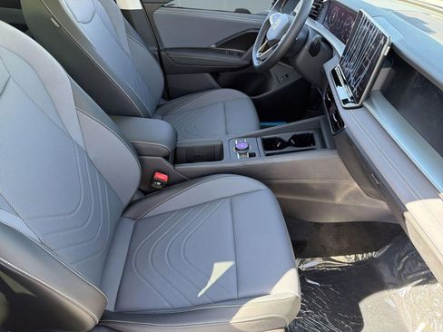 New 2026 Volkswagen Tiguan SE AWD/4WD image 30