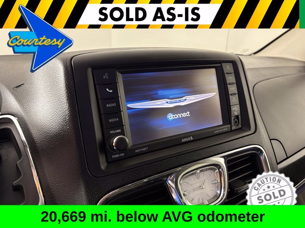 Used 2014 Chrysler Town & Country Touring FWD image 21