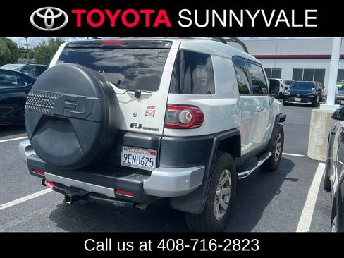 Used 2014 Toyota FJ Cruiser 4WD w/ Convenience Package image 2