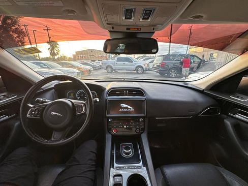 Used 2017 Jaguar F-PACE Prestige AWD/4WD image 19