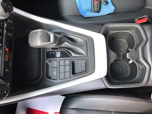 Certified 2021 Toyota RAV4 XLE Premium AWD/4WD image 20