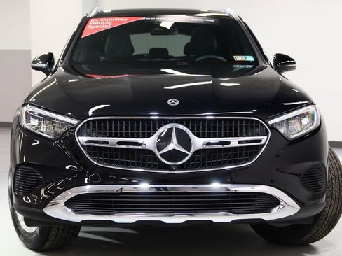 Used 2025 Mercedes-Benz GLC 300 4MATIC image 3