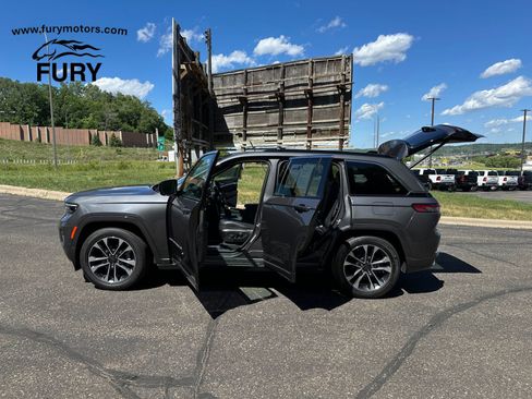 Used 2025 Jeep Grand Cherokee Overland w/ Trailer Tow Package AWD/4WD image 39
