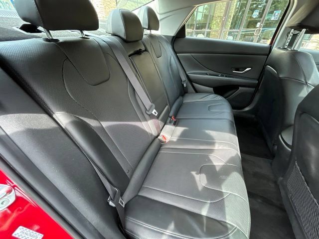 Used 2022 Hyundai Elantra Limited FWD image 32