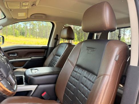 Used 2018 Nissan Titan PRO-4X AWD/4WD image 12