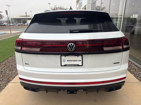 New 2026 Volkswagen Atlas Cross Sport SEL R-Line image 5