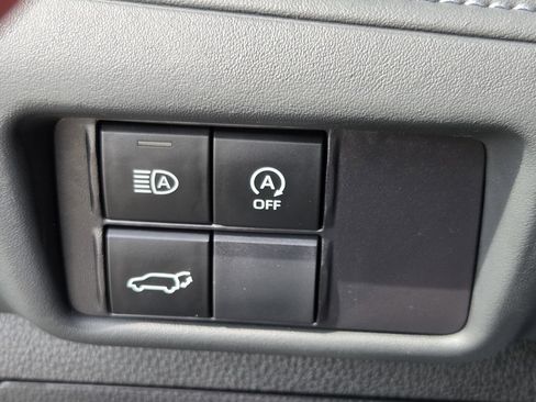 Used 2024 Toyota Highlander LE FWD image 25