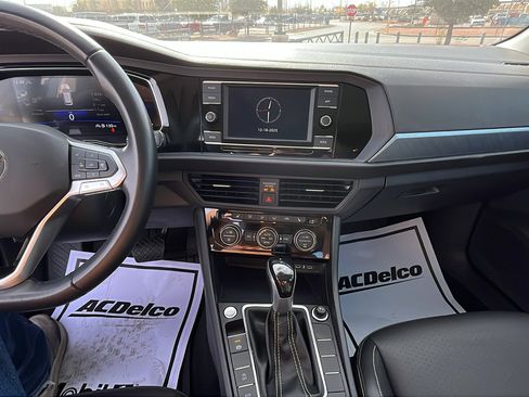 Used 2024 Volkswagen Jetta SE image 19