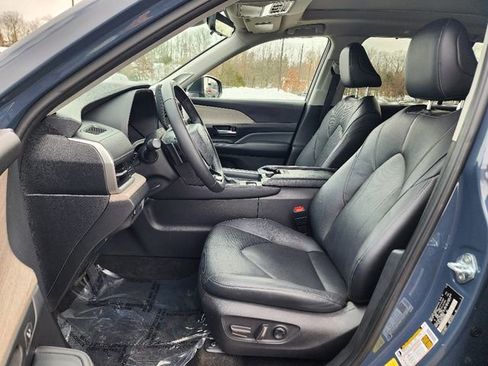 Used 2024 Toyota Grand Highlander Platinum image 21