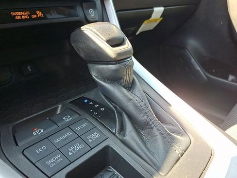 Used 2022 Toyota RAV4 LE image 14