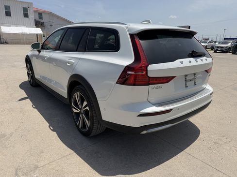 Used 2025 Volvo V60 B5 Cross Country Plus AWD/4WD image 2