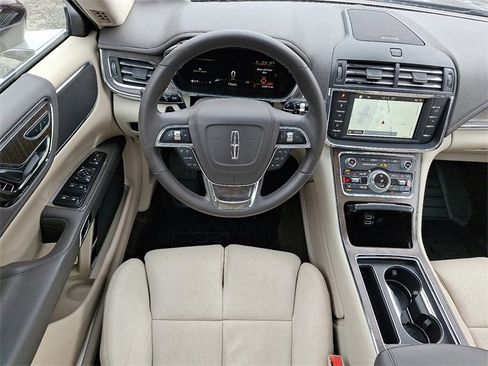 Used 2018 Lincoln Continental Select w/ Continental Climate Package image 11