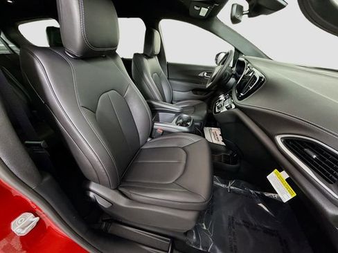 New 2026 Chrysler Pacifica Select image 28