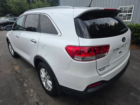 Used 2017 Kia Sorento FWD image 7