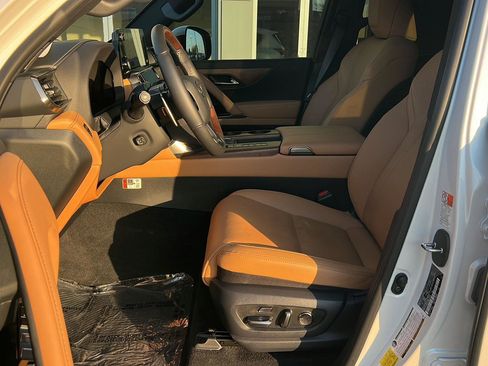 Certified 2025 Lexus LX 600 4WD w/ Accessory Package (Z1) image 10