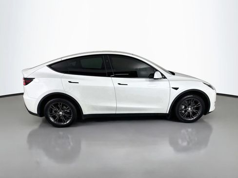 Used 2025 Tesla Model Y Long Range AWD/4WD image 8
