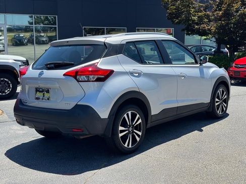 Certified 2020 Nissan Kicks SV FWD image 3